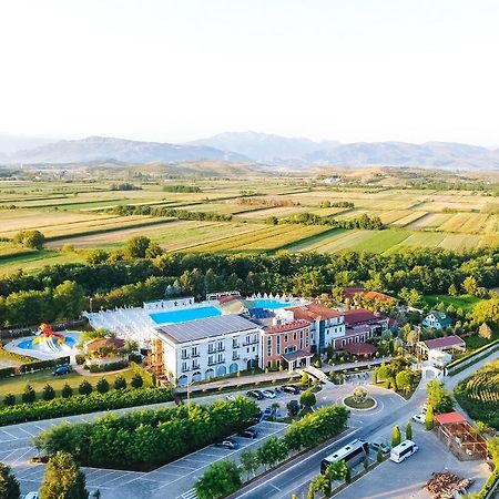 Gardenland Resort Bushat 外观 照片