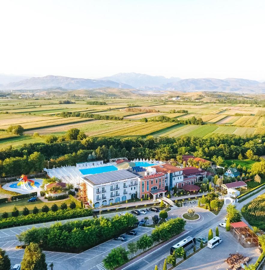 Gardenland Resort Bushat 外观 照片