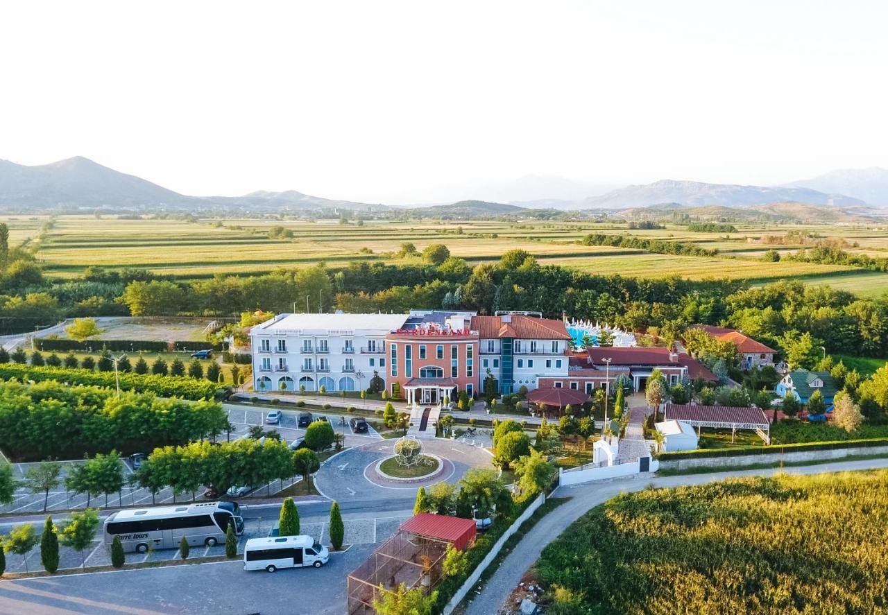 Gardenland Resort Bushat 外观 照片