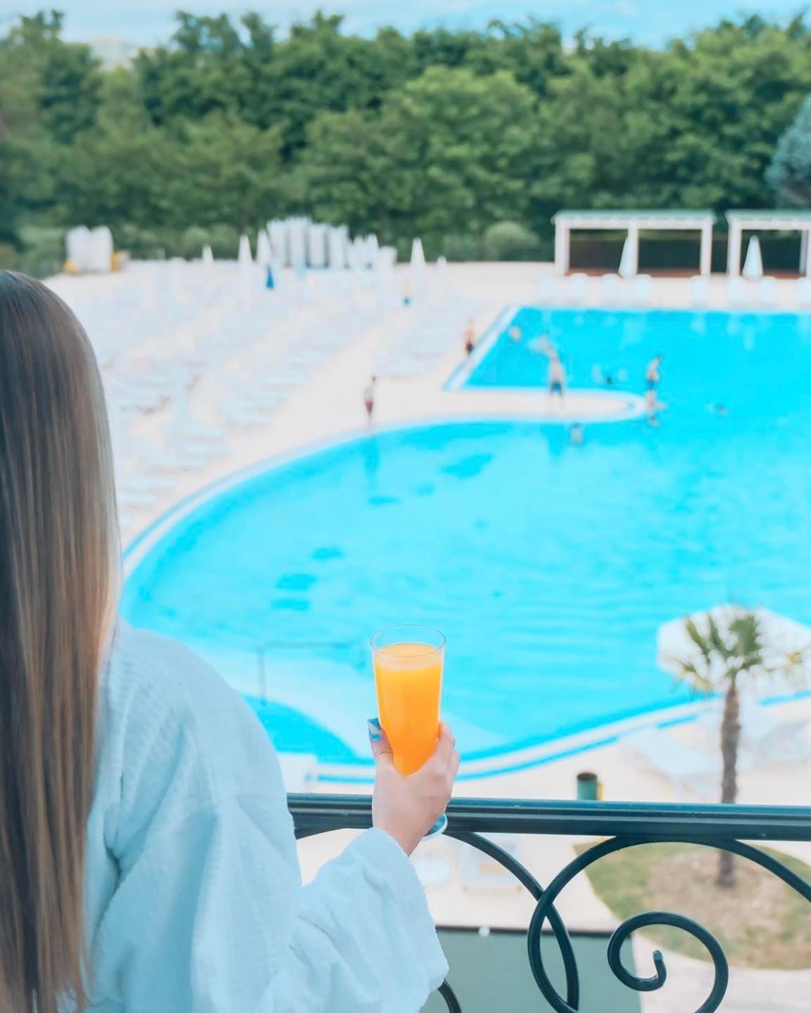 Gardenland Resort Bushat 外观 照片
