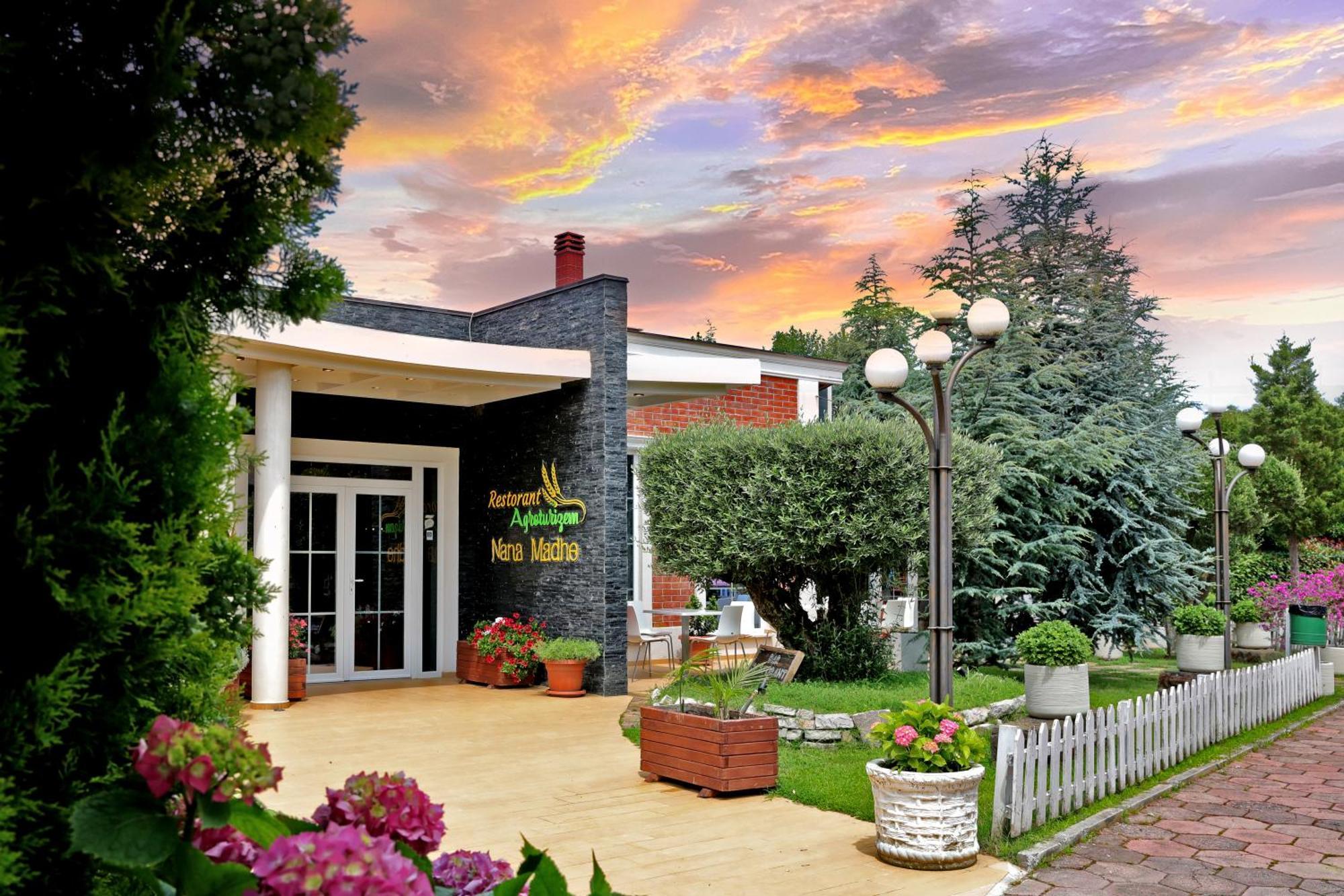 Gardenland Resort Bushat 外观 照片