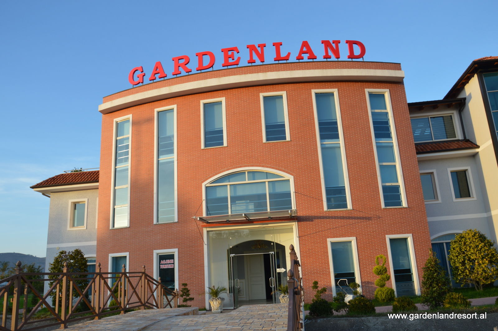 Gardenland Resort Bushat 外观 照片