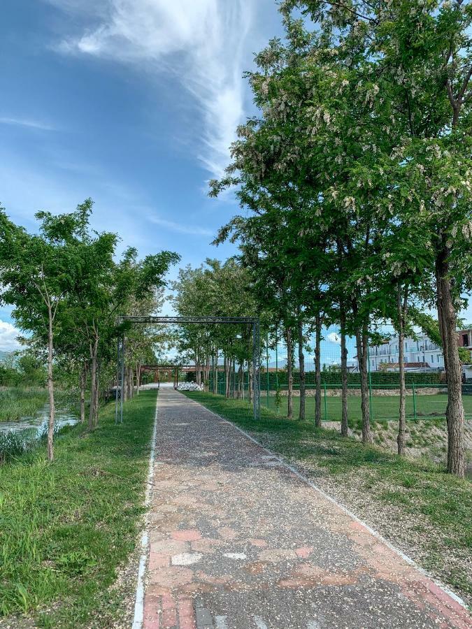 Gardenland Resort Bushat 外观 照片